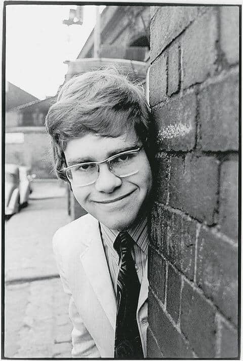 elton-john-1968-glasses-young